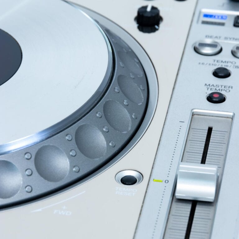 Pioneer-DJ-CDJ-2000-NXS-M-Limited-Platinum-Edition-gebraucht-11