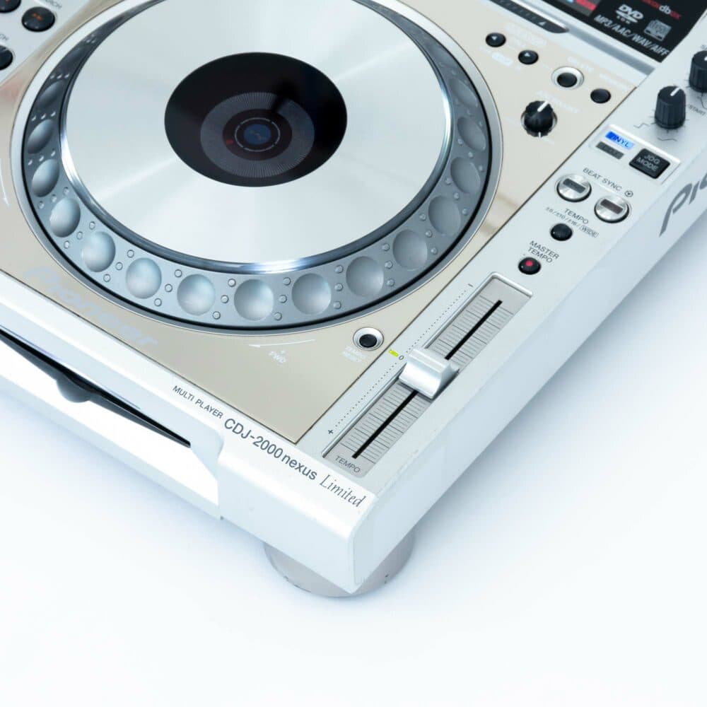 Pioneer-DJ-CDJ-2000-NXS-M-Limited-Platinum-Edition-gebraucht-4