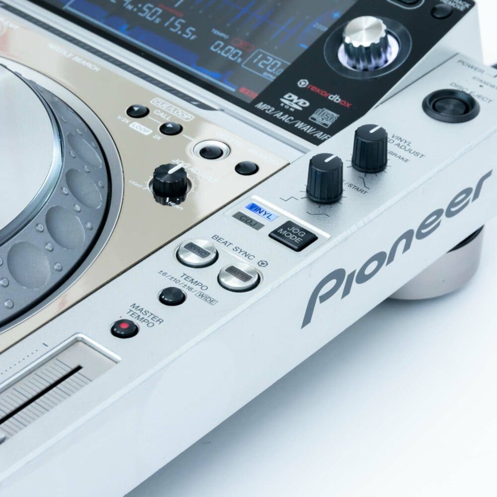 Pioneer-DJ-CDJ-2000-NXS-M-Limited-Platinum-Edition-gebraucht-6
