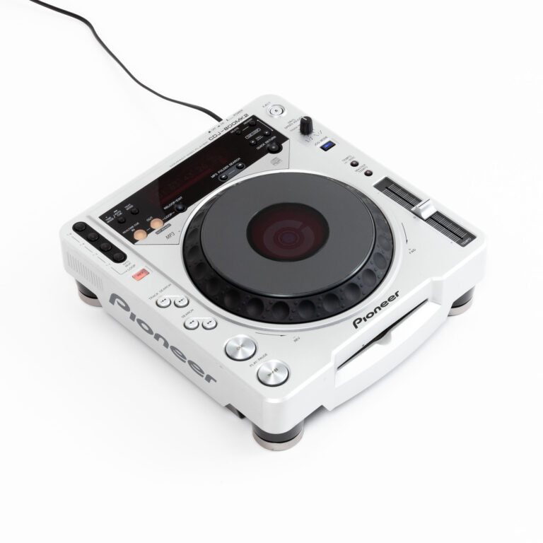 Mixeur DJM 800 et 2 lecteurs CDJ-800 MK2 de Pioneer