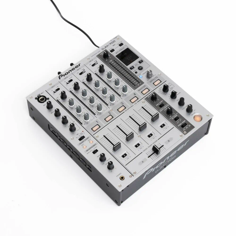 Pioneer-DJ-DJM-700-S-gebraucht-2