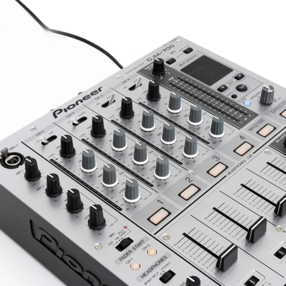 Pioneer-DJ-DJM-700-S-gebraucht-4