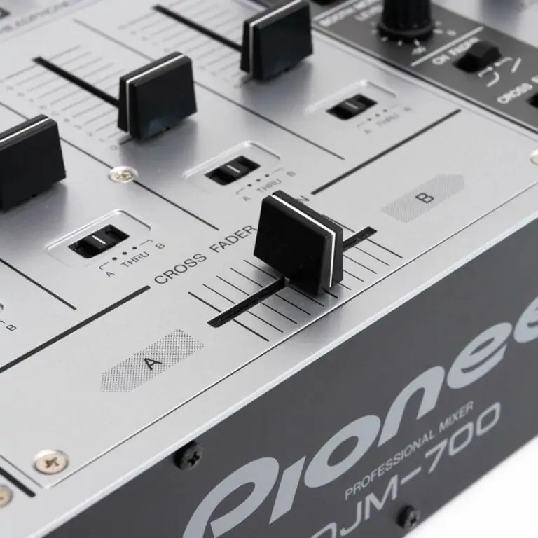 Pioneer-DJ-DJM-700-S-gebraucht-8