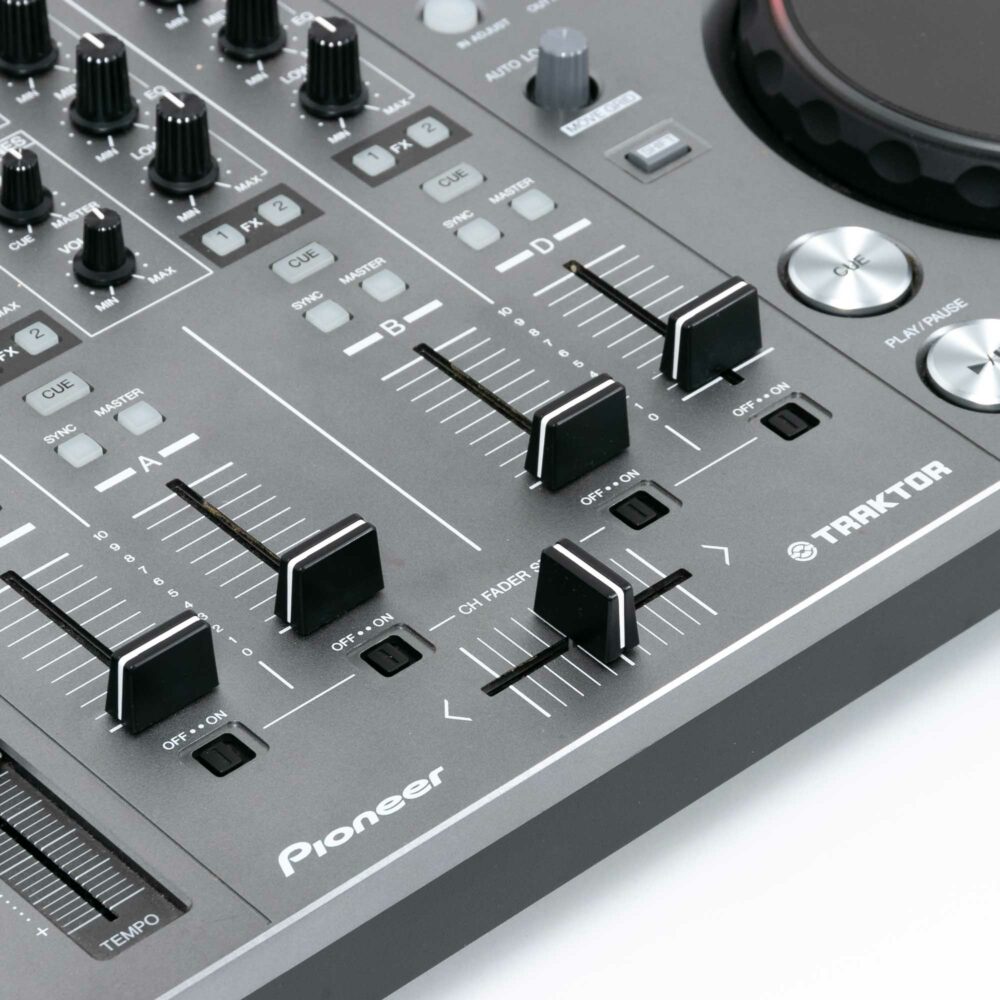 Pioneer DJ DDJ T1 CSM Cologne Street Market