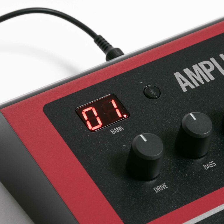 Line-6-Amplifi-FX100-5