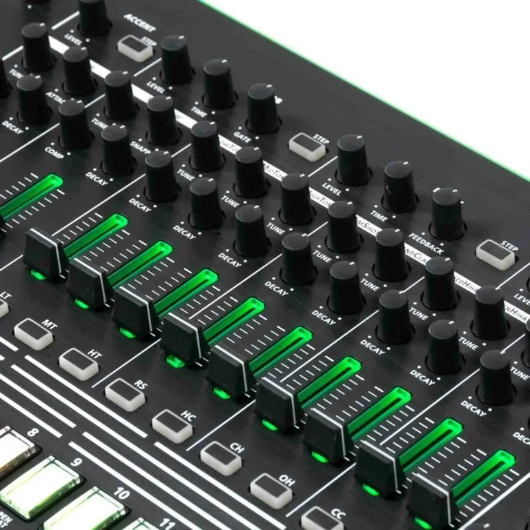 Roland-TR-8-gebraucht-3