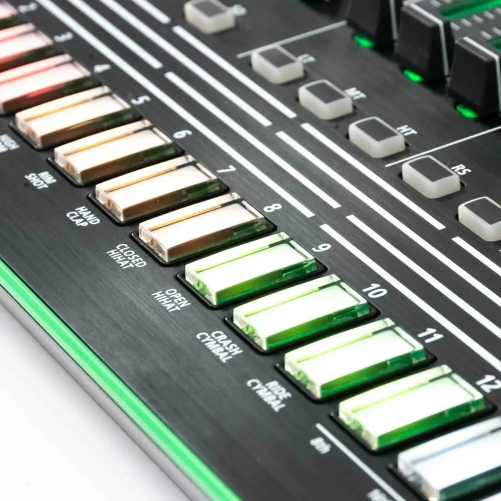 Roland-TR-8-gebraucht-9