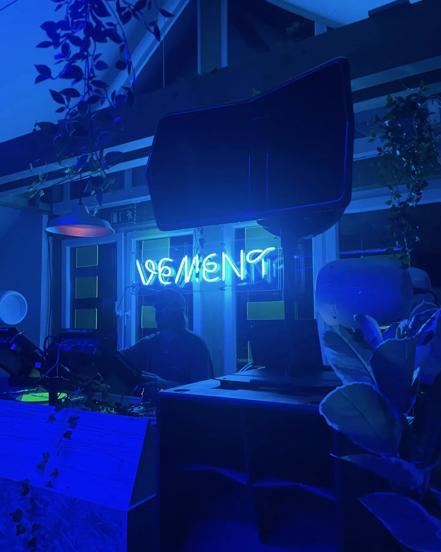 3ACE26D1 BFCA 43AF B380 0FC51C709F9C