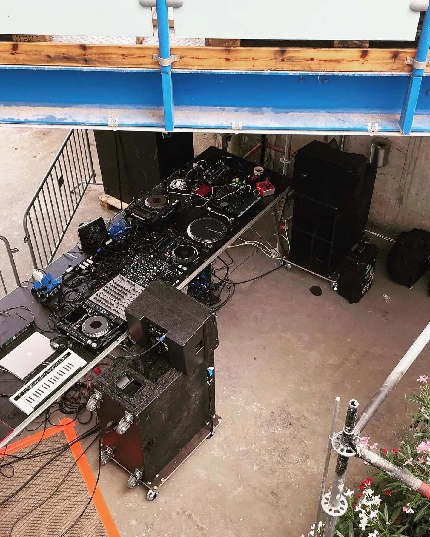 F61F5596 242E 4C41 AF37 A0DD12585A32 F61F5596 242E 4C41 AF37 A0DD12585A32